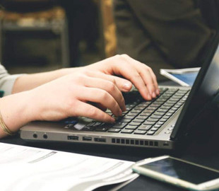 Учителі з Маріуполя отримають 100 ноутбуків – МОН