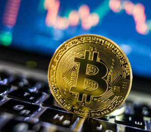 Биткоин может обвалиться до конца года: прогноз аналитика