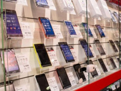 Чоловіка, який вкрав з магазину 72 телефони, посадили під домашній арешт