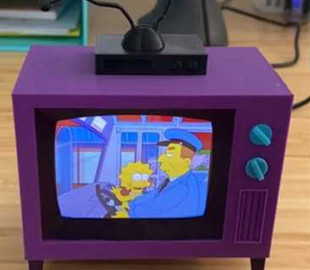 Фанат надрукував на 3D-принтері телевізор із "Сімпсонів", який показує "Сімпсонів"