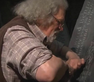 78-летний резчик по камню случайно стал звездой YouTube