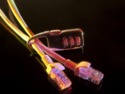 Интернет-провайдер NetAssist отказывается блокировать российские соцсети, несмотря на решения суда 