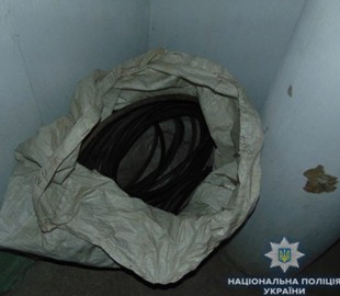 В Николаеве правоохранители «на горячем» задержали похитителей телефонного кабеля