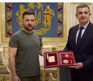 Зеленський нагородив директора компанії-виробника «Байрактарів» орденом «За заслуги»