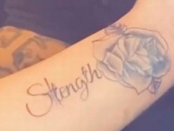 Девушка нашла ошибку в тату сестры и рассмешила зрителей