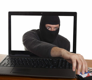 Появилась новая мошенническая схема воровства денег через СМС и Интернет