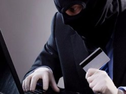 Карточные мошенники перешли из магазинов и банкоматов в интернет