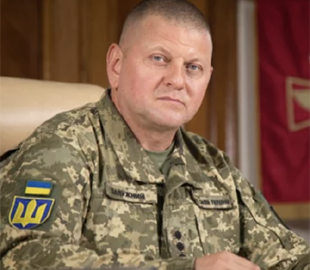 Gazeta Wyborcza розмістила на першій шпальті Залужного