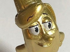 Семилетний мальчик купил в интернете за 10 тысяч долларов игрушечную фигурку по кредитке матери