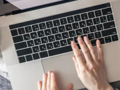 Це небезпечна звичка: що дуже шкодить вашому ноутбуку та комп’ютеру