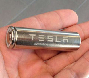 Tesla ищет путь к аккумуляторным элементам нового поколения