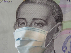 Еще два банка запустили услугу оформления карты для выплаты "ковидной тысячи"