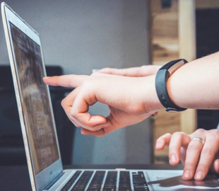 Військовим передали захищені ноутбуки, які використовують для урядового звʼязку