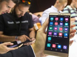 Американские спецслужбы запретили пользоваться китайскими смартфонами