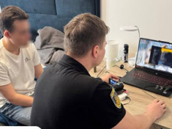 Правоохоронці затримали молодого хакера, який викрадав персональні дані та конфіденційну інформацію