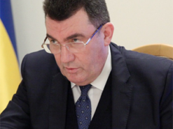 Данілов про відключення Еспресо, Прямого і 5 каналу з мережі Т2: "Хай повертаються в марафон"