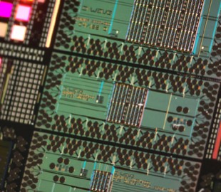 Ученые в 4 раза увеличили допустимый порог ошибок квантового компьютера