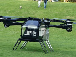 У Китаї представили "сухопутний авіаносець" із летючим авто в багажнику (відео)