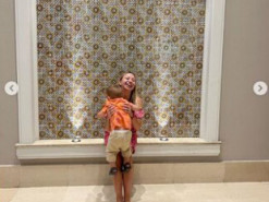 Молода дружина Віктора Павлика показала, куди поїхала разом із сином (фото)