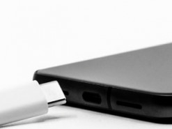 Ніколи не підключайте ці п'ять USB-пристроїв до вашого смартфона