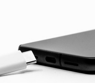 Ніколи не підключайте ці п'ять USB-пристроїв до вашого смартфона