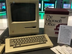 История первого компьютера Macintosh, который стоит в штаб-квартире Microsoft