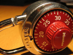 Алгоритм опередил развитие процессоров: взломан самый длинный ключ RSA