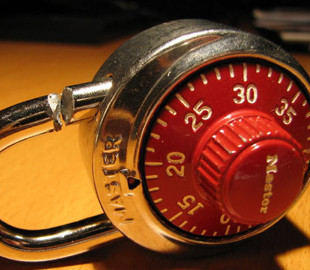 Алгоритм опередил развитие процессоров: взломан самый длинный ключ RSA