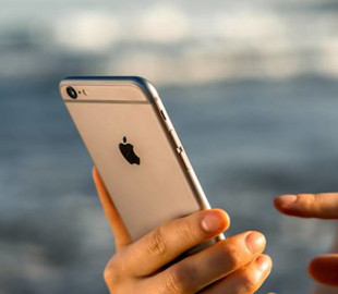 Мужчина уронил iPhone с самолета: тот не только уцелел, но и заснял падение