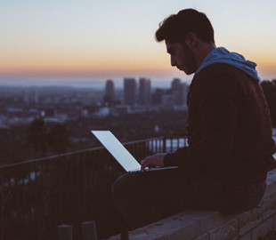 Поза зоною досяжності. Чому мобільний зв'язок та інтернет зникають разом зі світлом