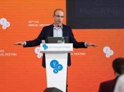 Харари: "Если вы хотите сделать страну колонией, не посылайте туда танки. Просто возьмите их данные”