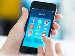 Bloomberg: Социальные сети становятся угрозой для автократов