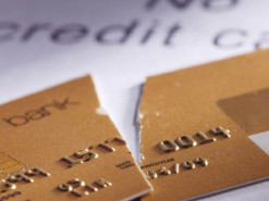 Российский банк готовится отключать платежные карты клиентов