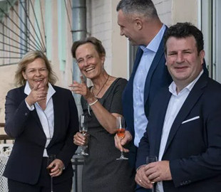Глава МВС Німеччини шкодує через фото, де вона сміється під час візиту до Києва