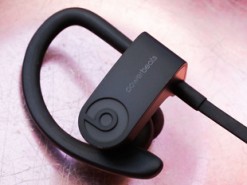Apple выпустит первые полностью беспроводные наушники под брендом Beats уже в апреле