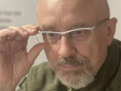 Резніков про російські фейки: «Солдат Іванов, який з «калашникова» знищив 12 HIMARS», – це дурня