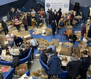 «Використали понад тонну парафіну»: студенти КПІ цілу добу виготовляли окопні свічки та встановили рекорд