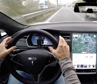 Хакер превратил Tesla в систему шпионского видеонаблюдения