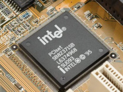 Apple та Intel домовилися про виробництво чипів для iPhone: деталі угоди