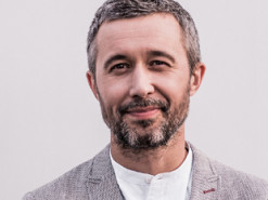 Сергій Бабкін, який у перші тижні війни виїхав за кордон, відповів хейтерам