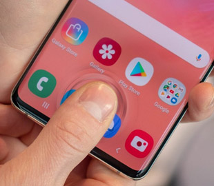 Samsung исправила уязвимость с работой сканера отпечатков пальцев в Galaxy S10