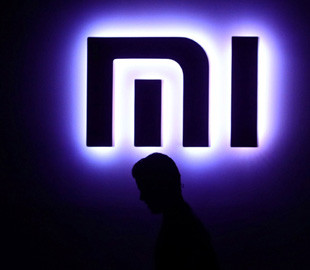 Xiaomi запатентовала смартфон с 360-градусным экраном