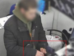 У Києві чоловік викрав «iPhone» з прилавку магазину