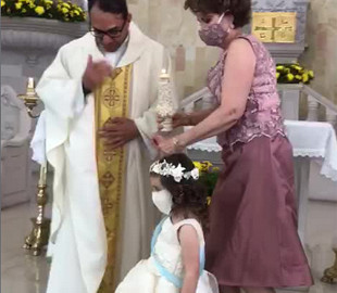 Непосредственность ребёнка настолько тронула священника, что он едва сдержал смех и с трудом довёл обряд до конца