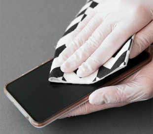 Не раз на тиждень — як часто потрібно чистити екран смартфона