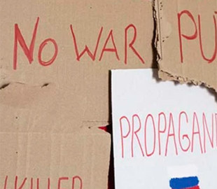 У Криму хакери зламали телеканали з російською пропагандою: показують кадри знищення кораблів РФ