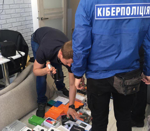 Киберполиция поймала мошенника, покупающего технику за чужой счет
