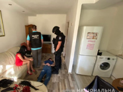 Полицейские задержали трио вымогателей, которое шантажировало жертв пикантными видео