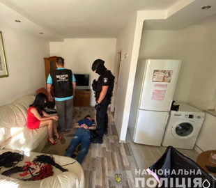 Полицейские задержали трио вымогателей, которое шантажировало жертв пикантными видео