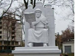 «Купили на алиэкспресс»: У мережі глузують над новим пам’ятником у Сумах